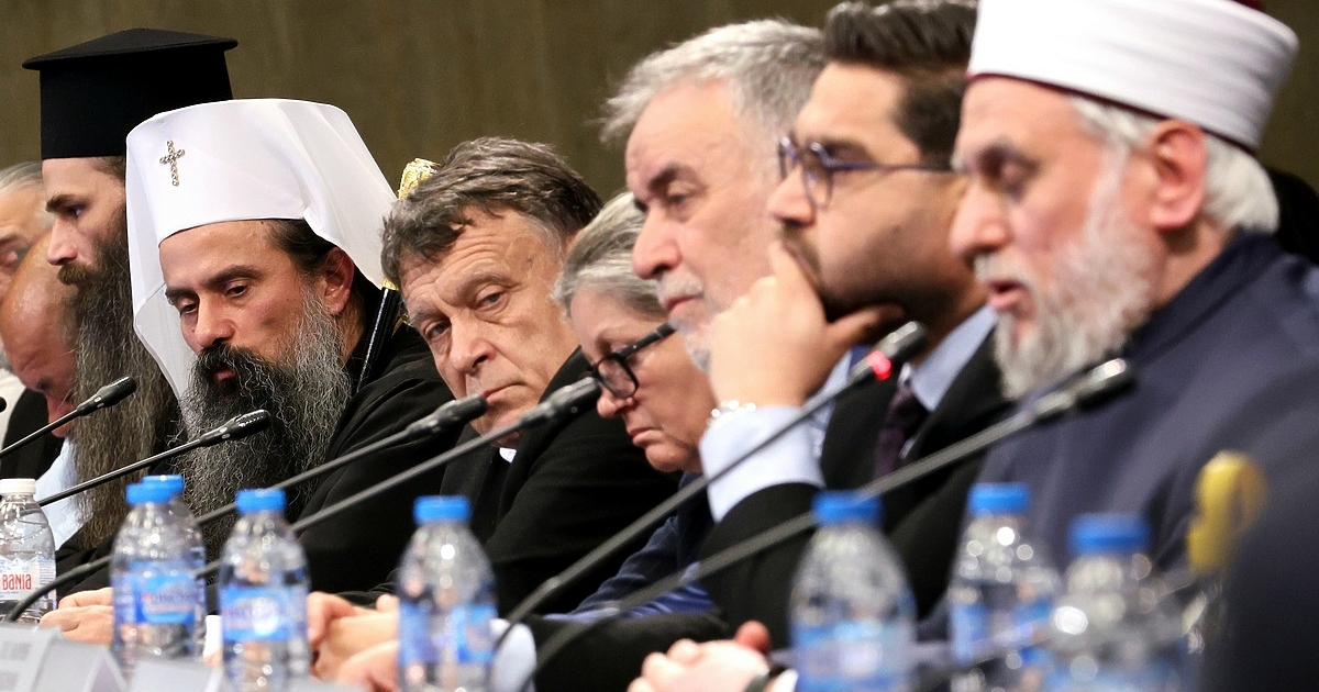 Управляващите в оставка се опитват да освободят от данъци доходите