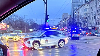 Катастрофа е станала тази сутрин в центъра на София Автомобил