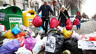 Малка група граждани днес протестира пред Столична община заради проблемите