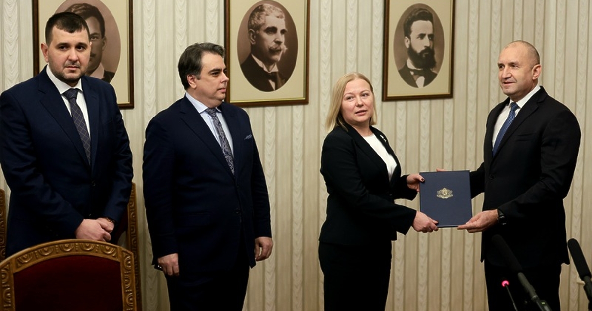 Надежда Йорданова формално прие втория мандат за съставяне на правителство