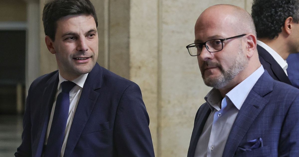 С вас сме, г-н президент“Това скандираше част от демократичната общност