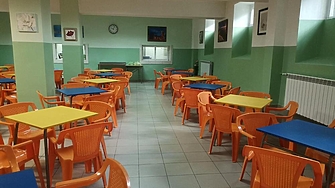 Едностранно от 5 януари фирма оператор за училищно хранене незаконно