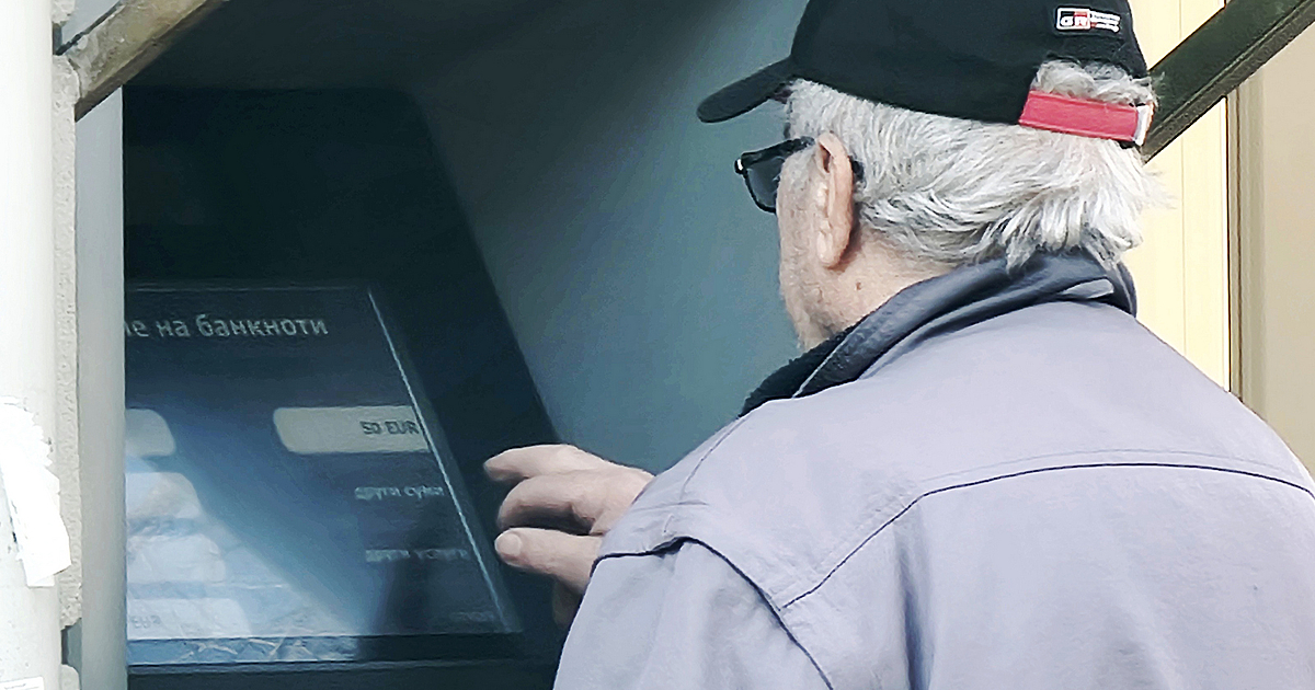 Паисий Хилендарски, Иван Рилски и Мадарският конник ни посрещат на