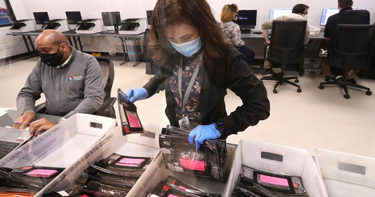 Федералното бюро за разследване (ФБР) на САЩ е претърсило вчера