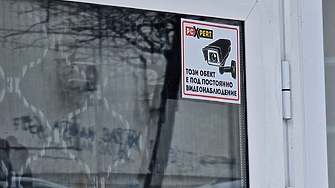 На ден емнайсети от разрастващия се скандал с интимни кадри буквално