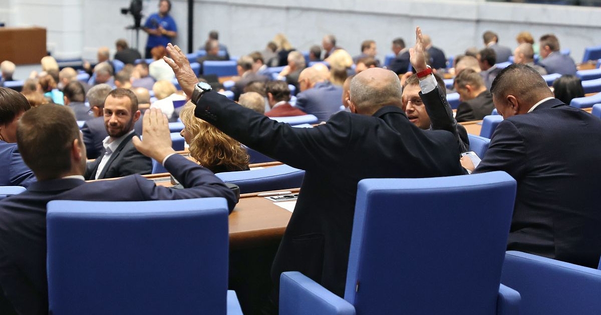 След години на трансформации и насред процедурата за избор на