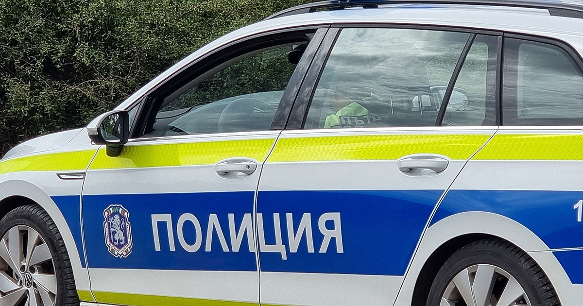 Задържаха млад учител за опити за блудство с ученичка в