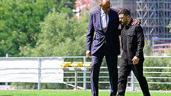 Германският канцлер Фридрих Мерц каза че не вижда как Украйна