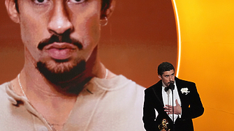 Бед Бъни спечели наградата Грами за албум на годината с