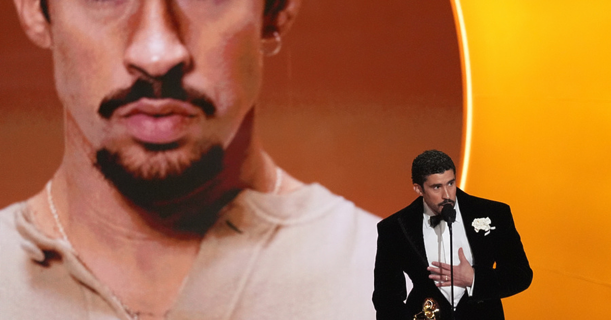 Бед Бъни спечели наградата Грами за албум на годината с