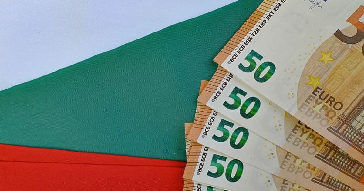 Месецът на двойно обращение на лева и еврото отмина. Към