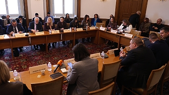 Управляващите в оставка ще опитат да прокарат в последните седмици