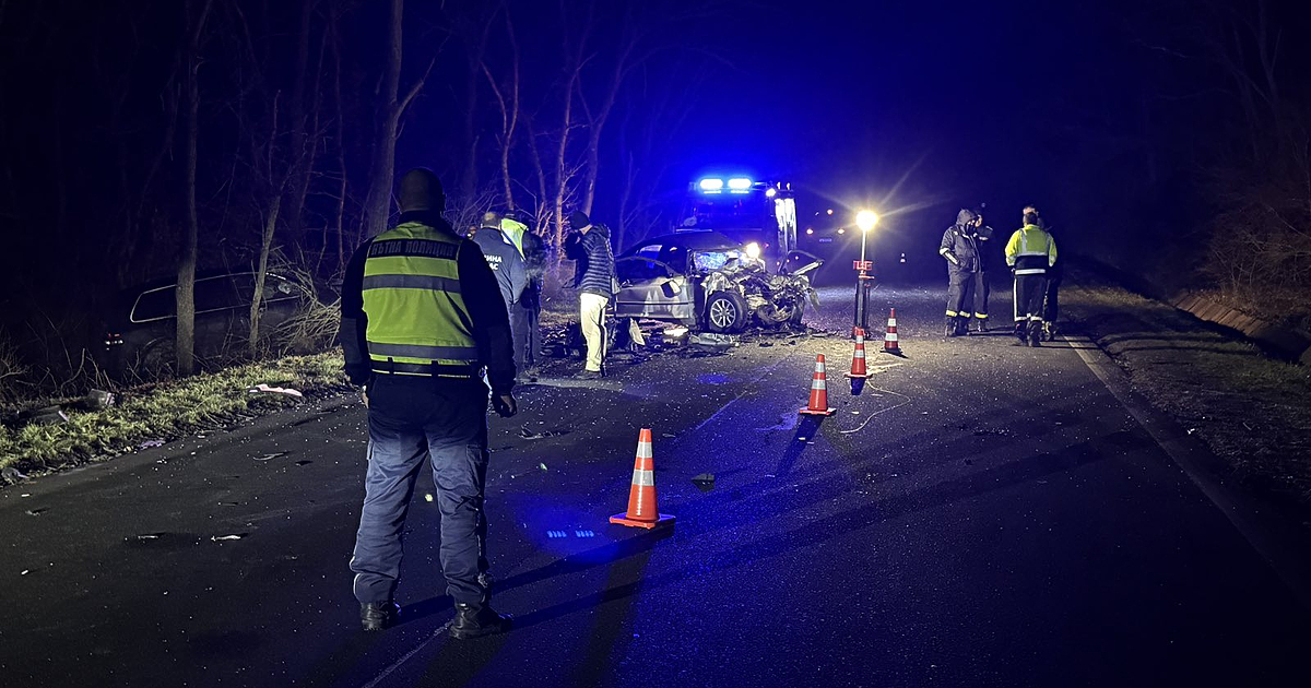 Дете загина при тежка катастрофа между камион и лек автомобил,