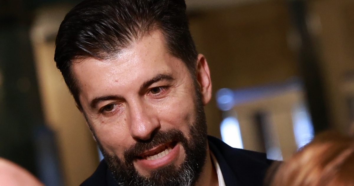 В Националния съвет на Продължаваме промяната съм, оставам в партията