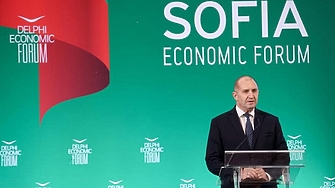 В първата си публична изява след слизането си на партийния