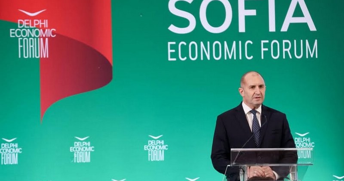 В първата си публична изява, след слизането си на партийния