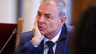 МОН чака прокуратурата да каже да се закрие ли "Космос"