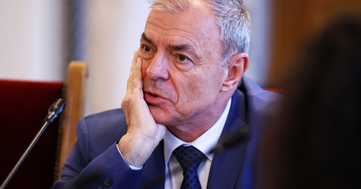 Ако дерегистрираме частното училище е Космос“, то ще престане да