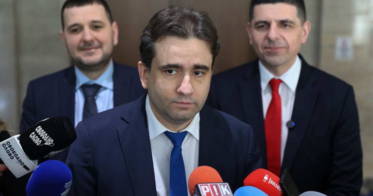 Настояваме за оставката на шефката на ВиК холдинга.Това обяви в