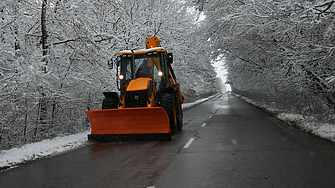 Обилният снеговалеж над София доведе до временно затваряне на двата