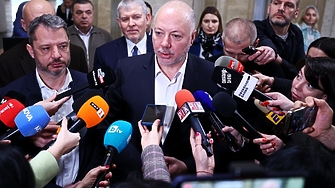 ГЕРБ се регистрира за изборите, без да се дистанцира от Пеевски