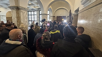 Напрежение пред кабинета на главния прокурор Борислав Сарафов Демонстранти се опитват