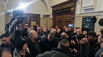 ДЕНЯТ В НЯКОЛКО РЕДА: Спасяването на Сарафов продължава