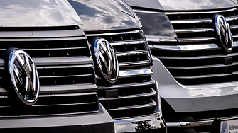 „Фолксваген“ с 44% загуба за 2025, съкращава 50 000 души