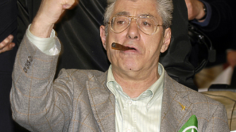 Почина Умберто Боси, основател на крайнодясната "Северна лига" в Италия