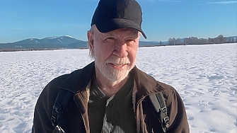 ДЕНЯТ В НЯКОЛКО РЕДА: Радев води и онлайн, и в сондажите, Чък Норис си отиде