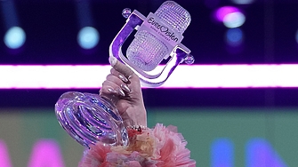 Скандал с румънската  песен в "Евровизия": какво внушава „Choke Me“ ("Задуши ме")