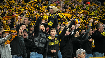 Над 150 арестувани след масов бой между футболни фенове в Германия