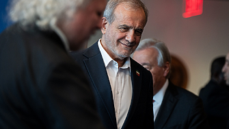 Хардлайнерите в Иран се ядосаха на президента заради извинението му за атаките към съседните страни