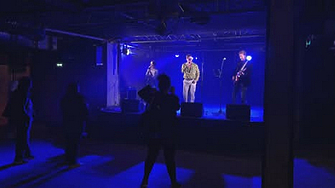 Шепа хора в Париж на концерта от турнето на Иво Аръков за над 255 хил. евро