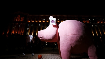 Пеевски грухтеше в слушалката. Аз му казах колко е близо посолството (ЧАСТ 7)