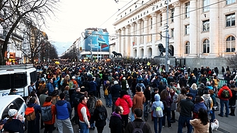 Граждани протестираха мирно пред Съдебната палата в София с искане