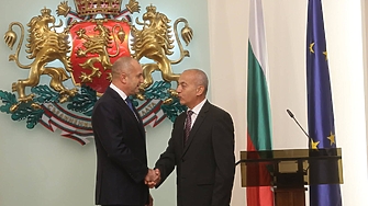 "Прогресивните" водачи на Радев: залагане на сигурно, без резки движения