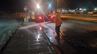 Столичната община продължава миенето на улиците с автоцистерни след приключване