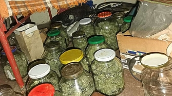 Софийската градска прокуратура е привлякла като обвиняеми и задържала до