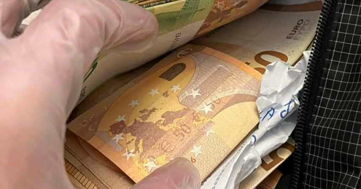 Списъци с имена на хора и общо 10 895 евро
