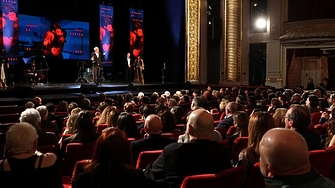 „Икар 2026“: театърът „на инат“ между любовта, съмненията и силните думи от сцената