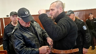 Хасковският съд задържа американец, обвинен че е подпалил военен завод в Чехия