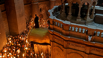 Благодатният огън слезе в храма на Божи гроб в Йерусалим