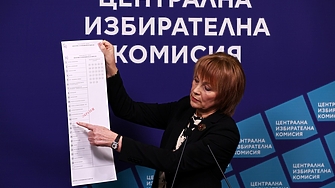 ДЕНЯТ В НЯКОЛКО РЕДА: свити секции в чужбина, напрежение Мерц-Тръмп