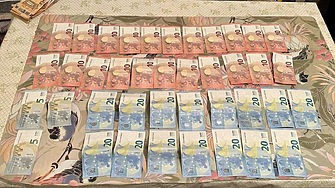 Как две дами с подготвени списъци с имена и пари... се изпариха от новинарския поток