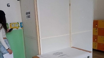 Паравани за гласуване с размерите на килер озадачиха екипа на