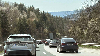 Камион блокира движението в тунела "Витиня" в посока София. По-късно шофьорът беше задържан