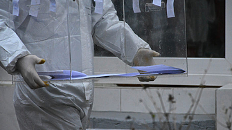 Въпрос: Kой контролира подвижните секции? Отговор: Те самите