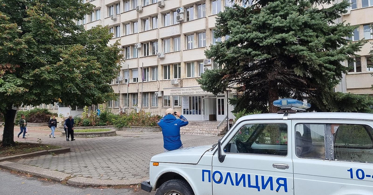 Полицаи от Районното управление в Бобов дол и ОДМВР-Кюстендил задържаха