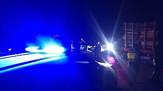 Бебе и майка са в реанимация след неразумно изпреварване и удар